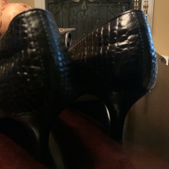 Clarks Black Embossed Croc Kitty Heeled Pumps, Comfortable Breathable Insole. 8M - Picture 6 of 8